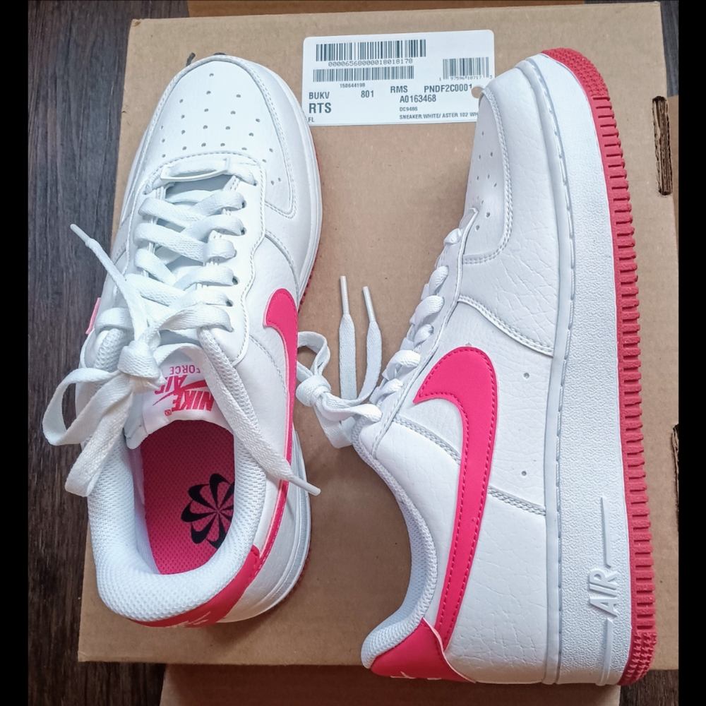 Nike White and Red Air Sneakers